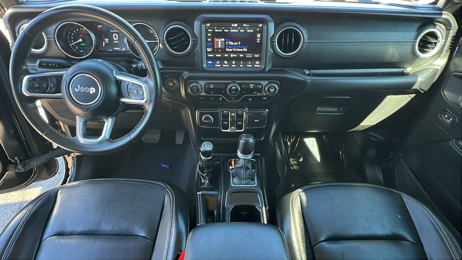 Thumbnail: 2022 Jeep Wrangler - 26