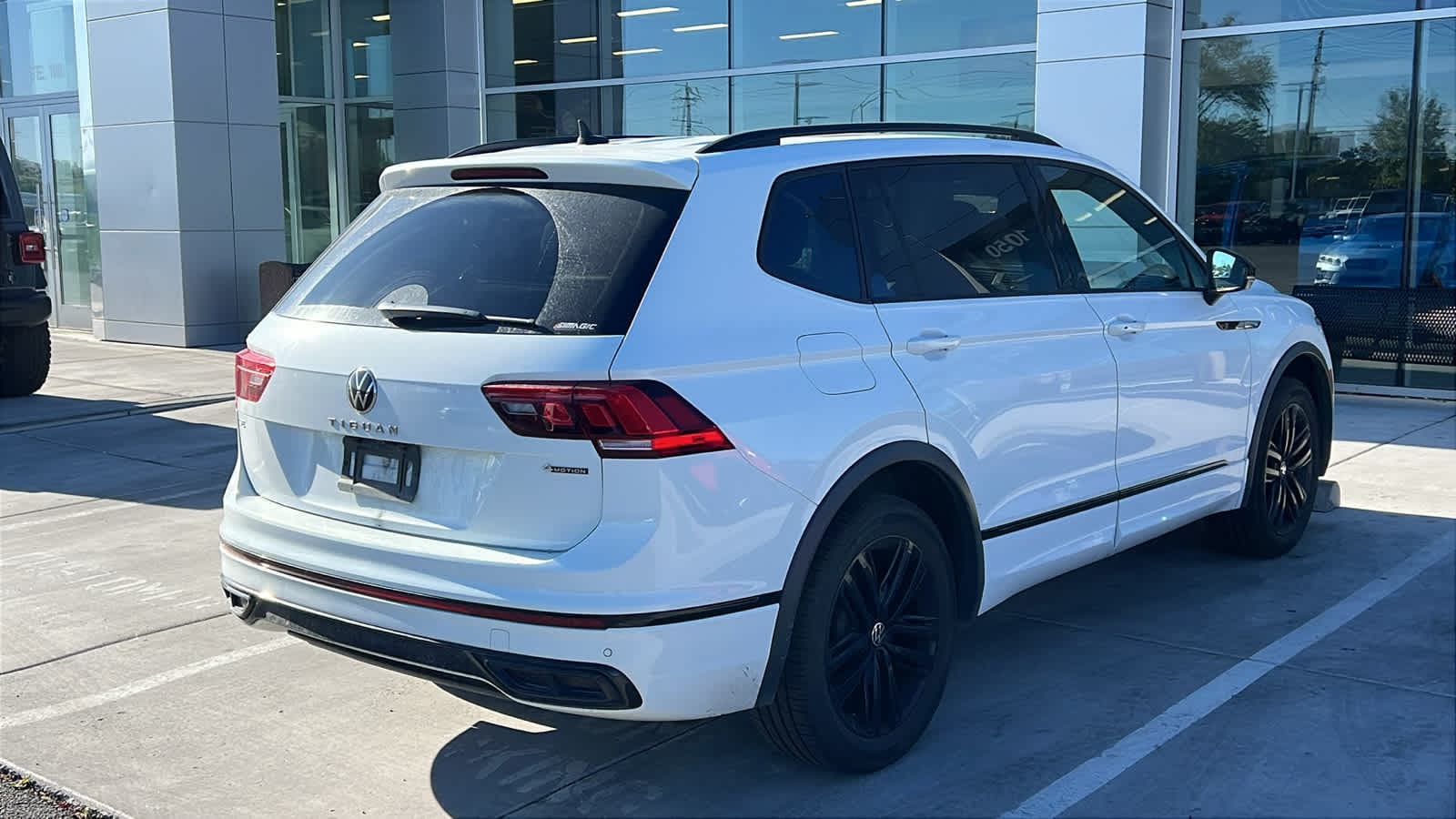 Thumbnail: 2022 Volkswagen Tiguan - 6
