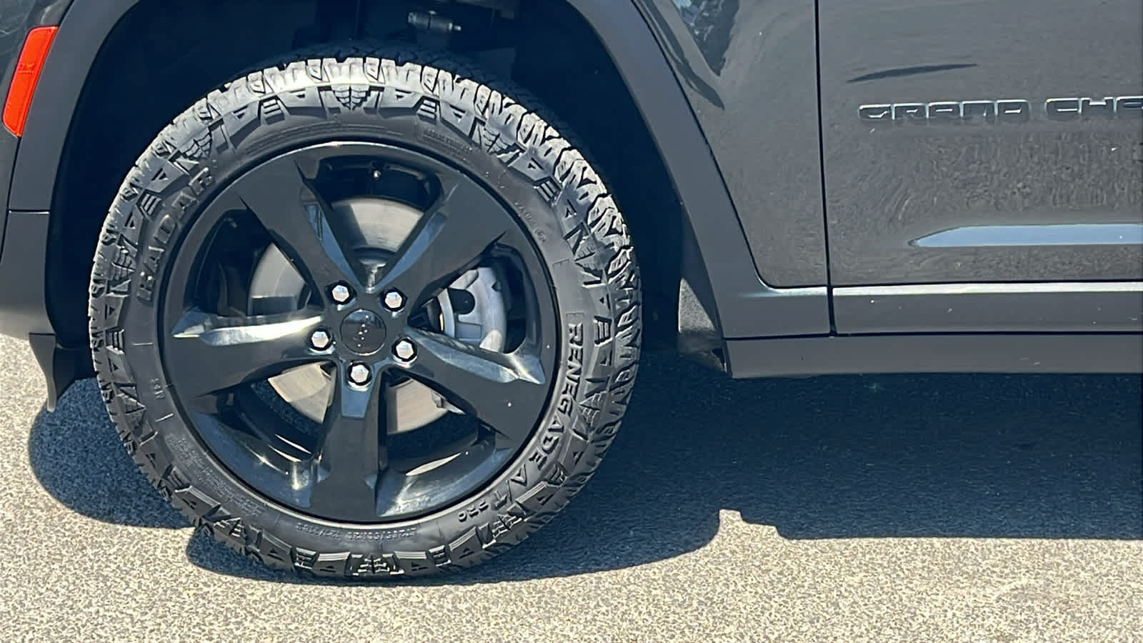Thumbnail: 2023 Jeep Grand Cherokee - 9