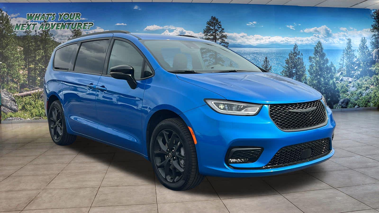 Thumbnail: 2026 Chrysler Pacifica - 3