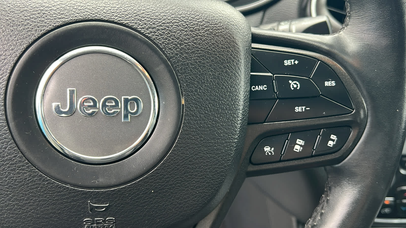 Thumbnail: 2019 Jeep Cherokee - 20