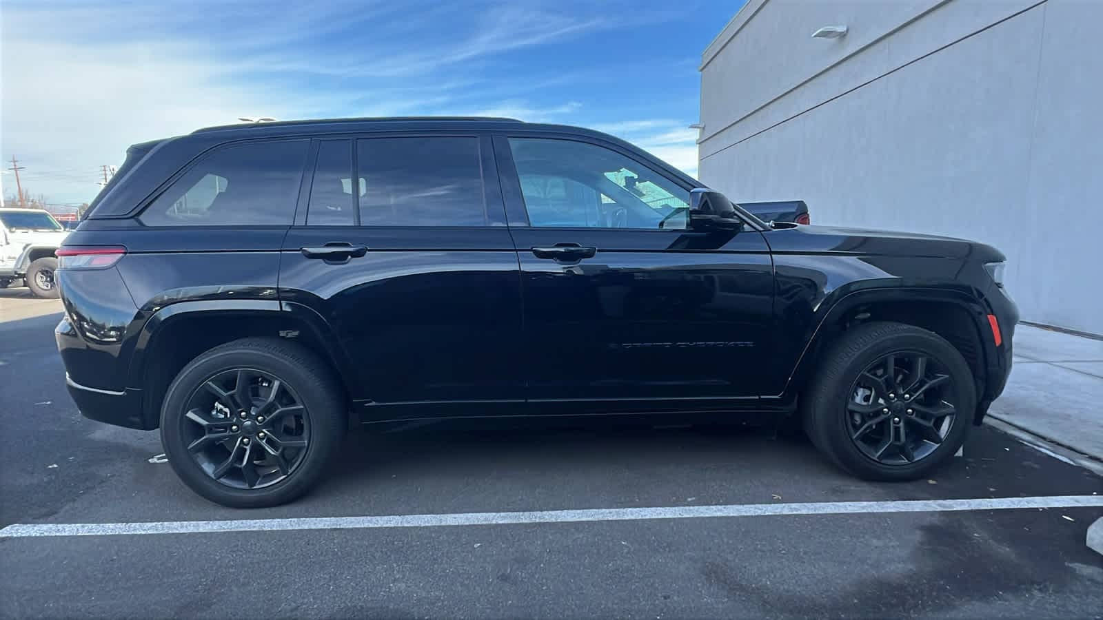 Thumbnail: 2023 Jeep Grand Cherokee - 4