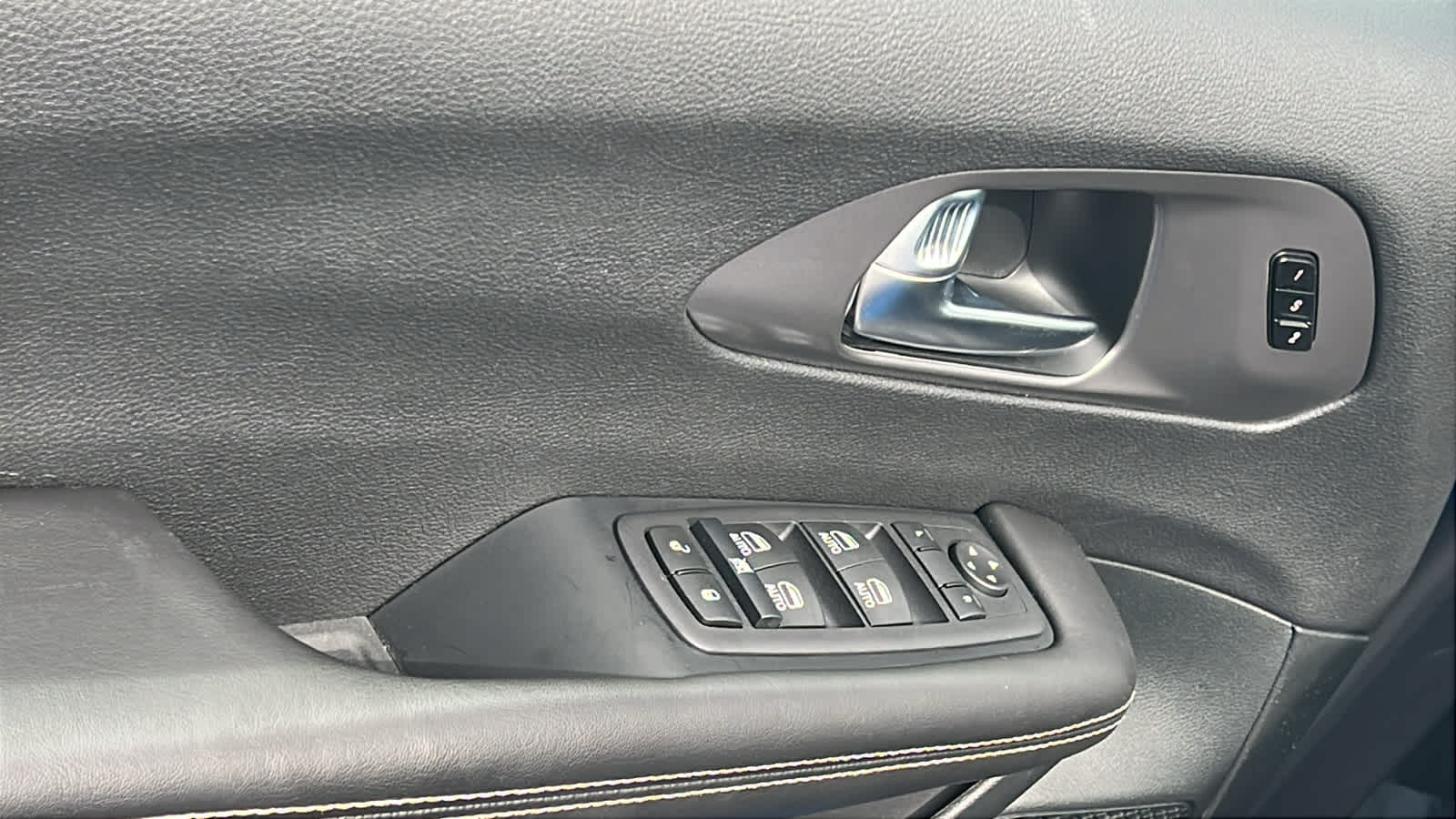 Thumbnail: 2026 Chrysler Pacifica - 22