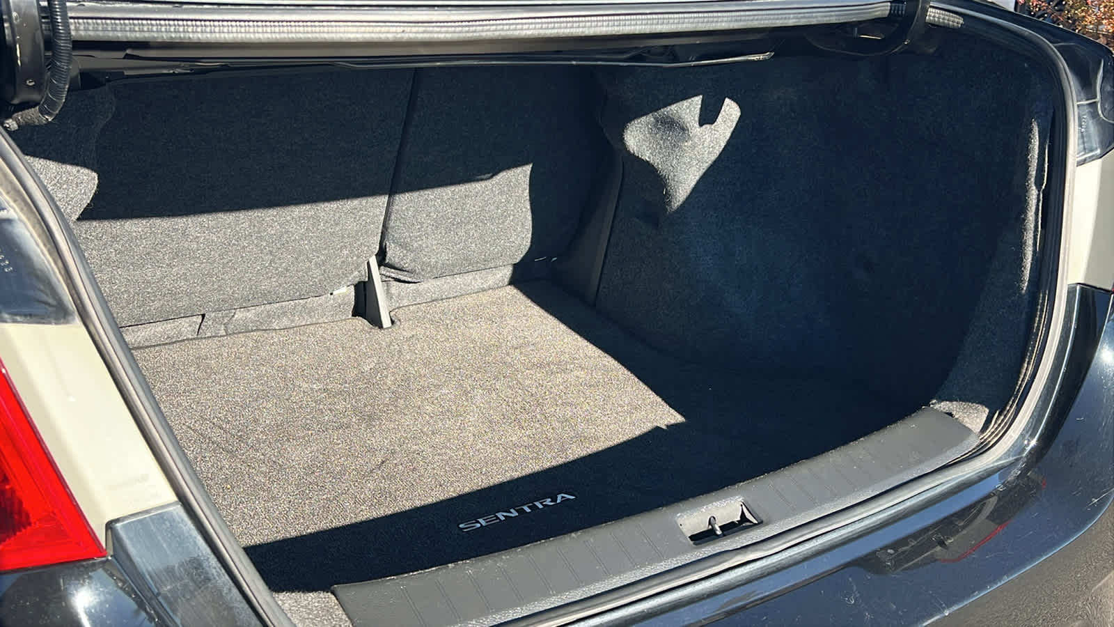 Thumbnail: 2017 Nissan Sentra - 26