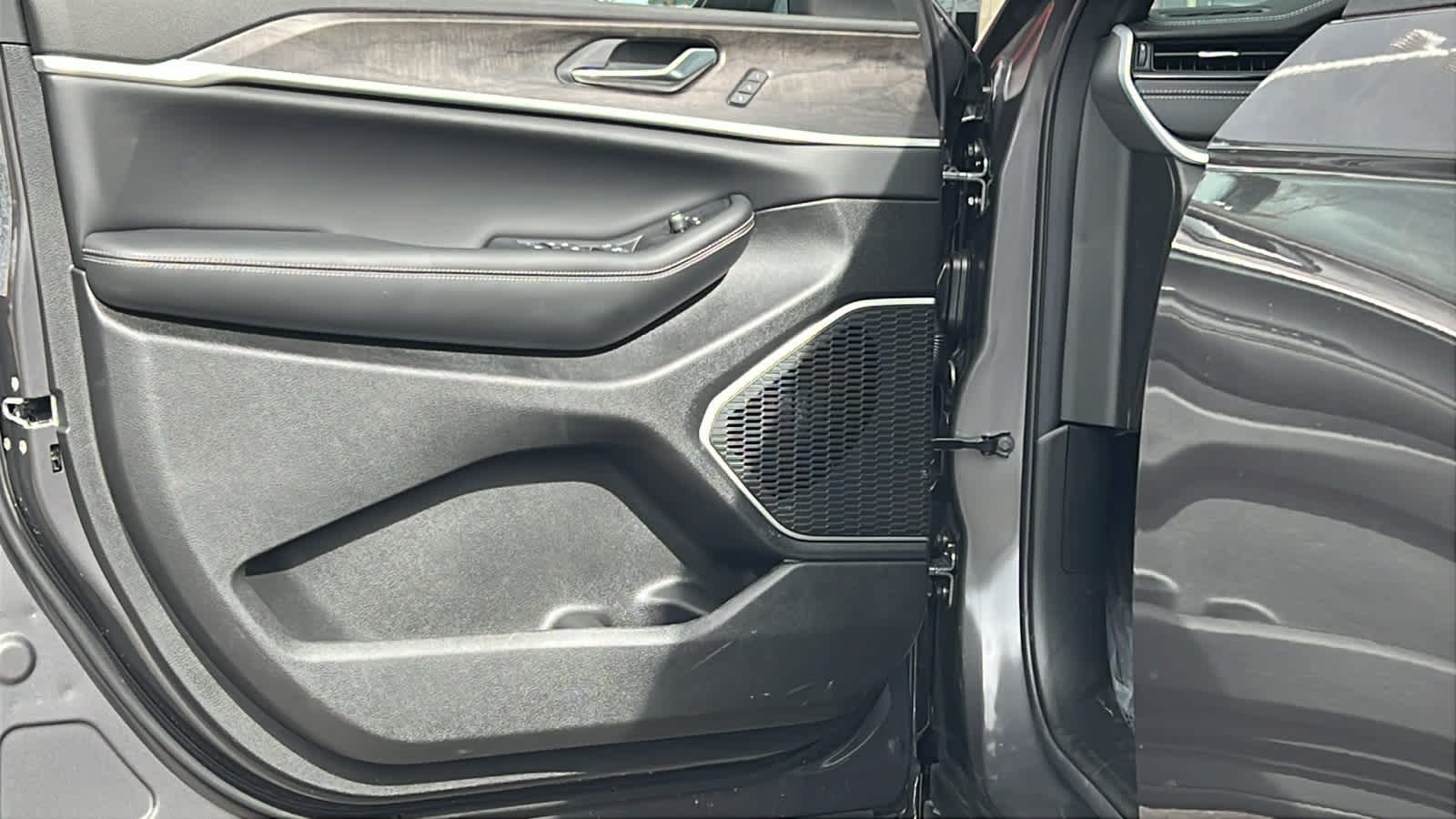 Thumbnail: 2026 Jeep Grand Cherokee - 23