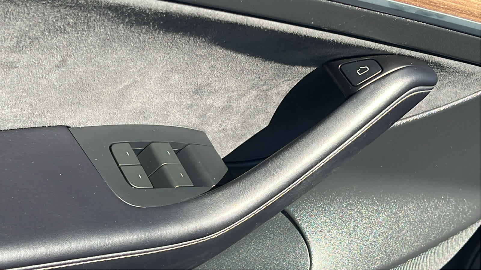 Thumbnail: 2023 Tesla Model 3 - 21