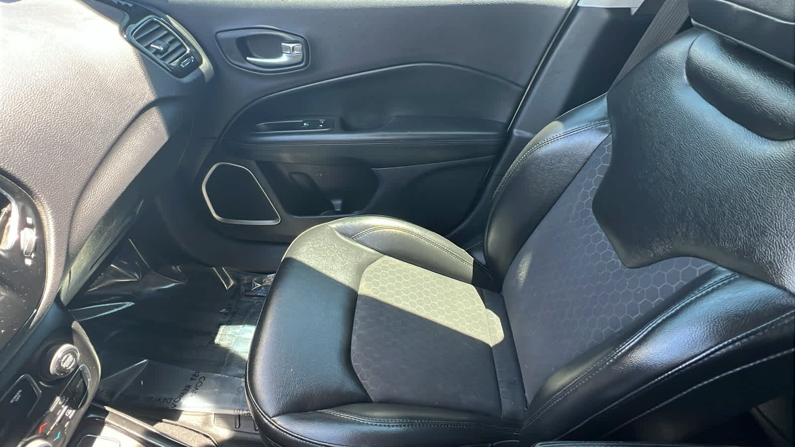Thumbnail: 2018 Jeep Compass - 12