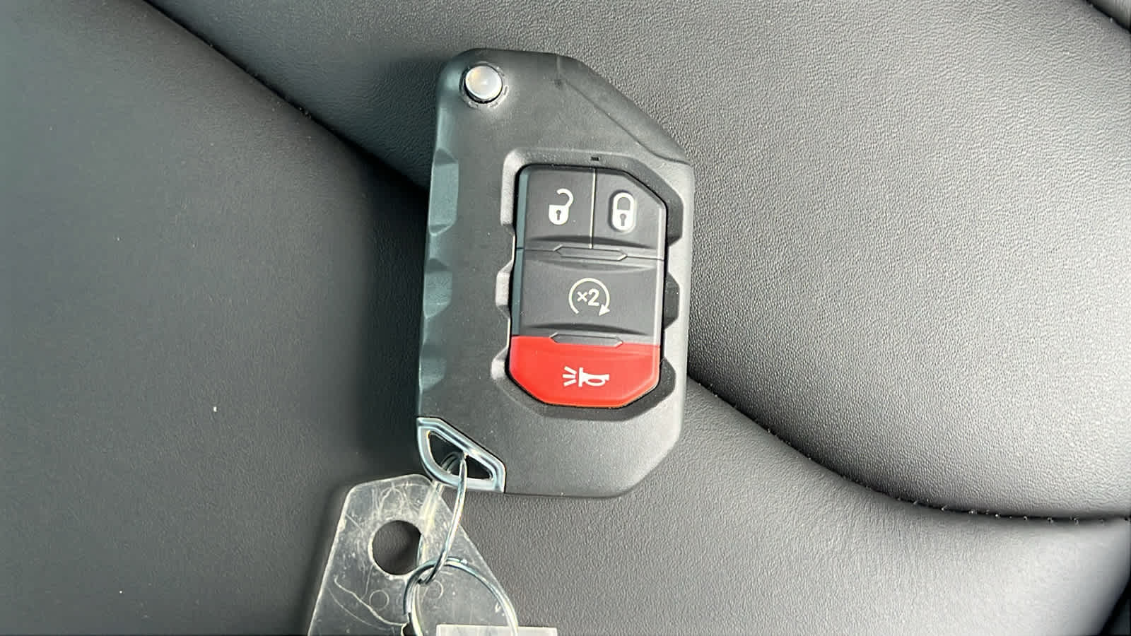 Thumbnail: 2025 Jeep Gladiator - 29