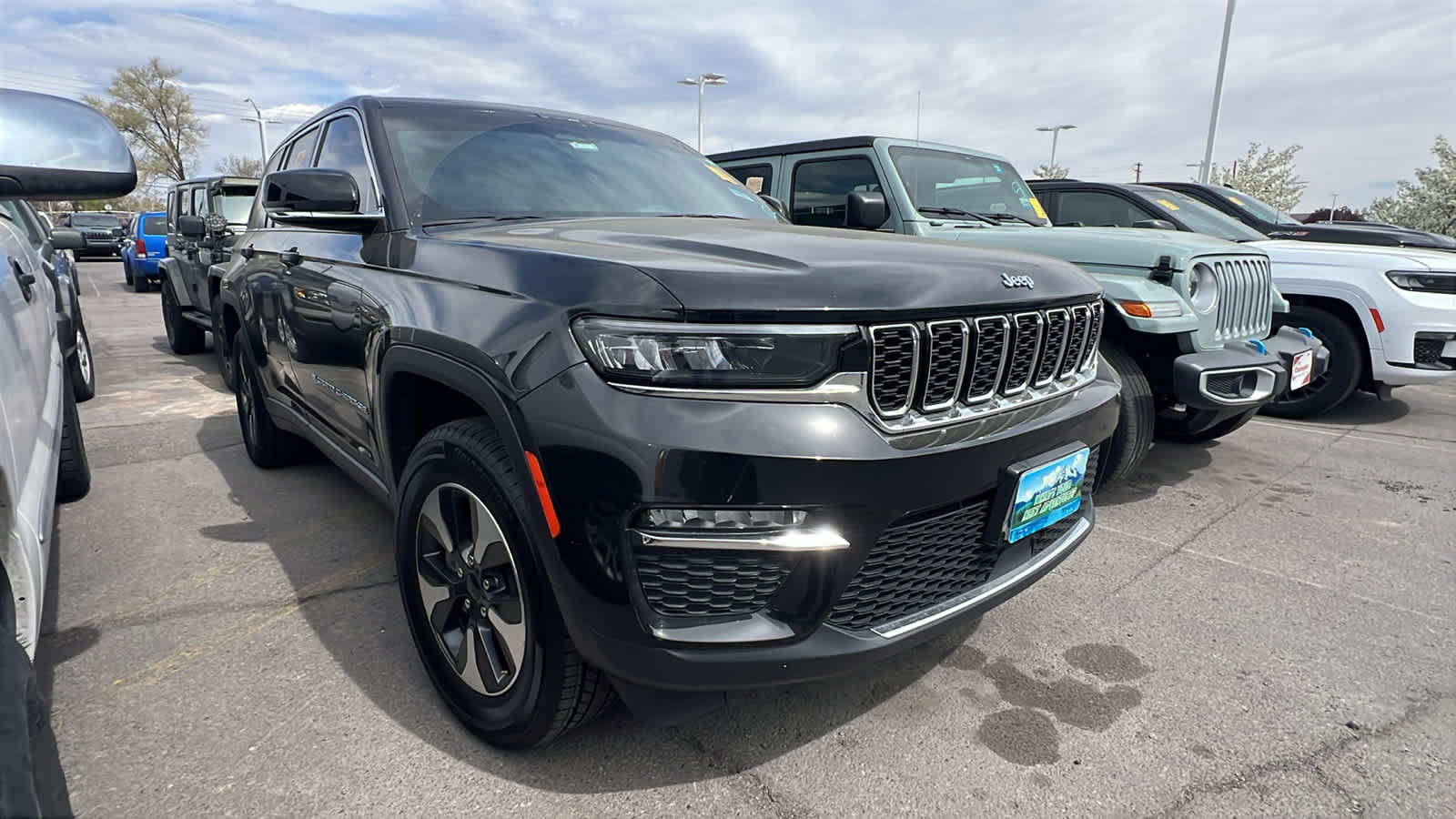 Thumbnail: 2023 Jeep Grand Cherokee - 3