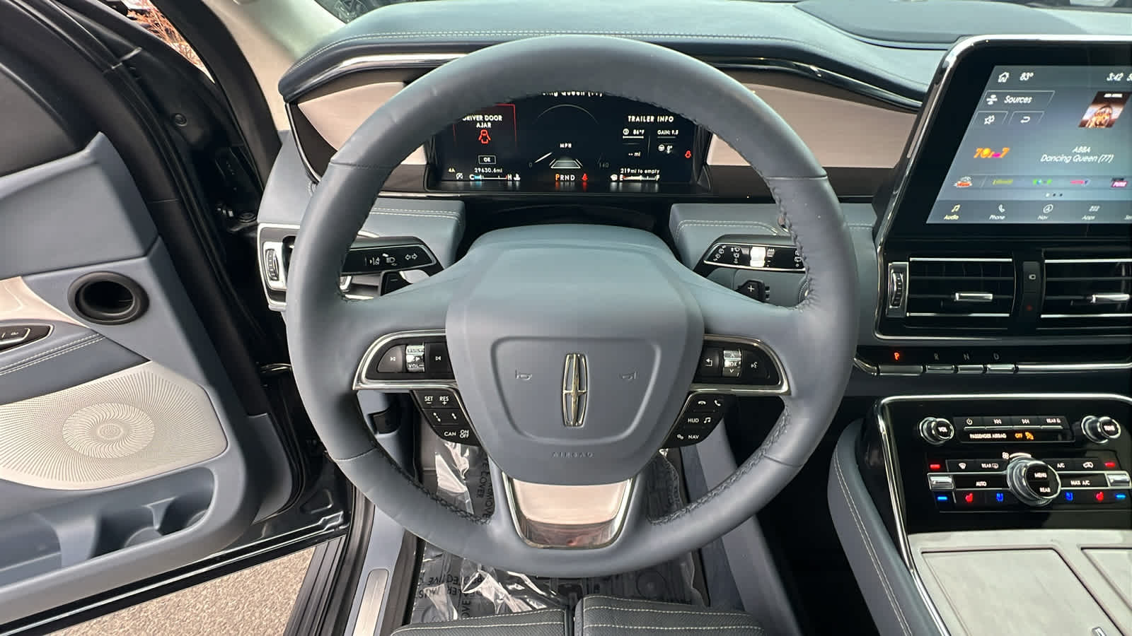 Thumbnail: 2021 Lincoln Navigator L - 18