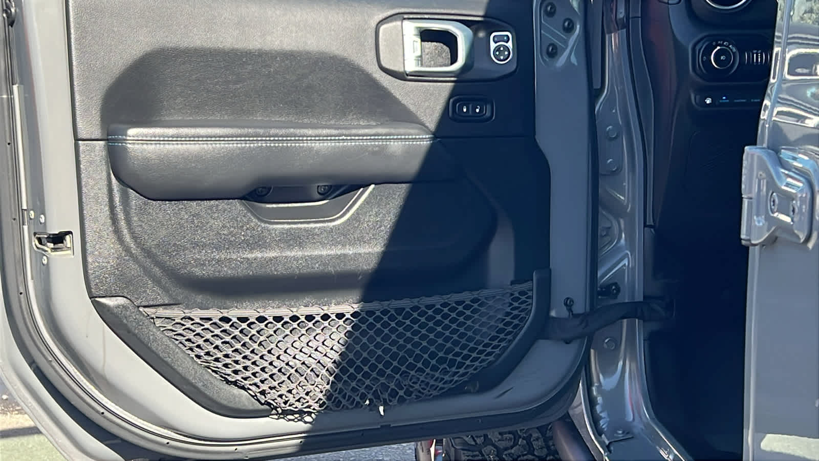 Thumbnail: 2021 Jeep Wrangler - 23