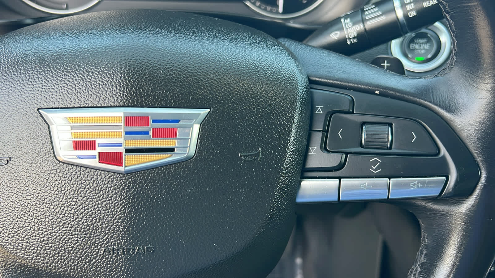 Thumbnail: 2023 Cadillac XT4 - 20
