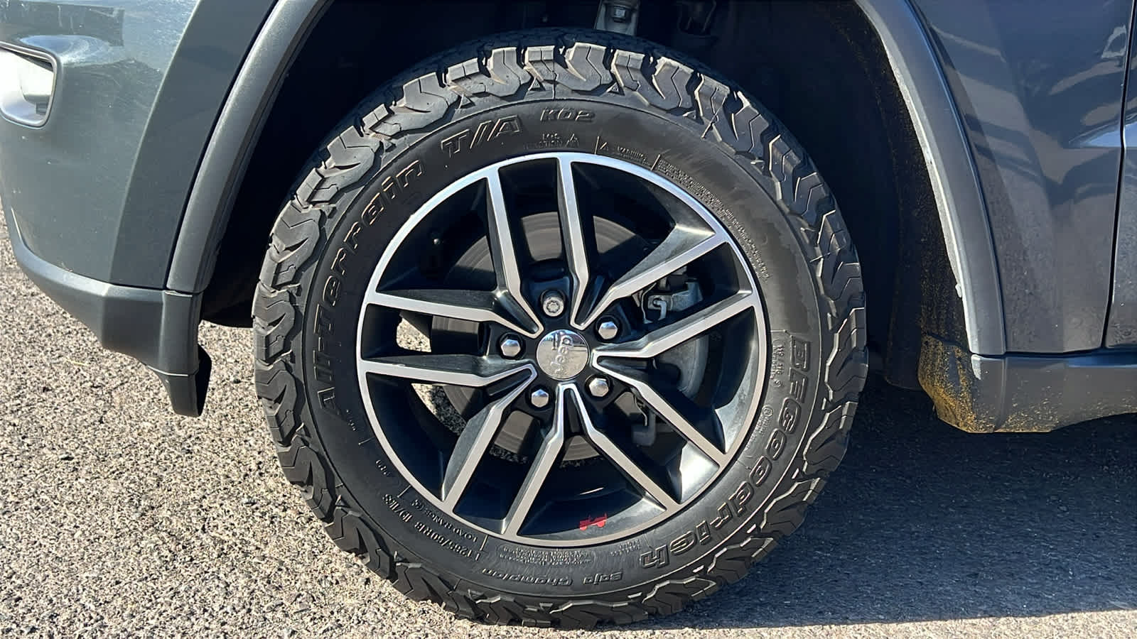 Thumbnail: 2017 Jeep Grand Cherokee - 4