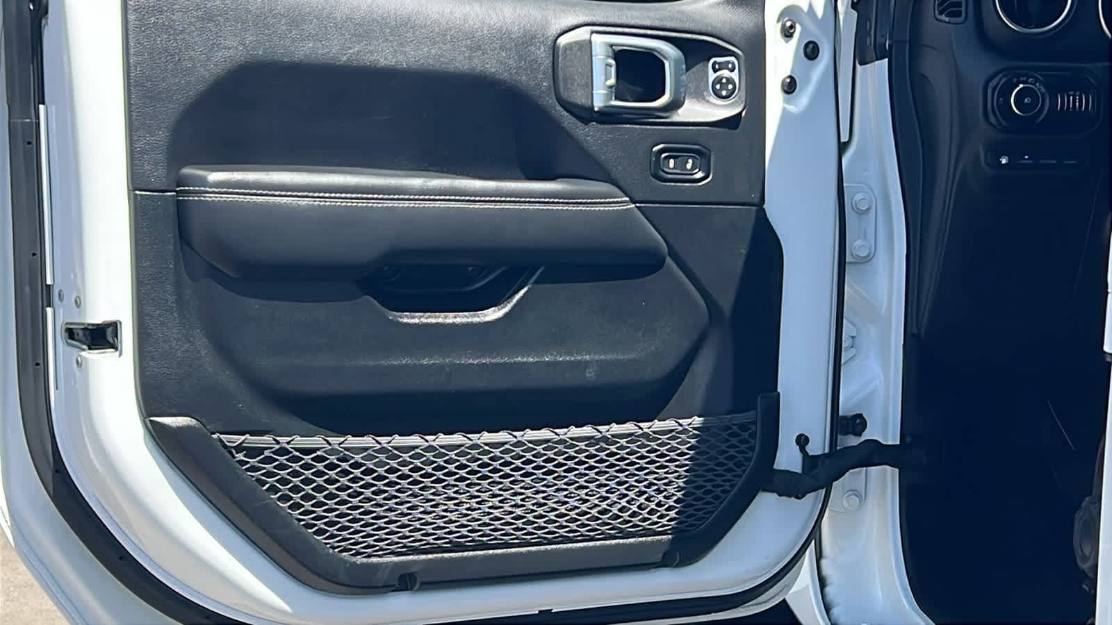 Thumbnail: 2021 Jeep Wrangler - 23