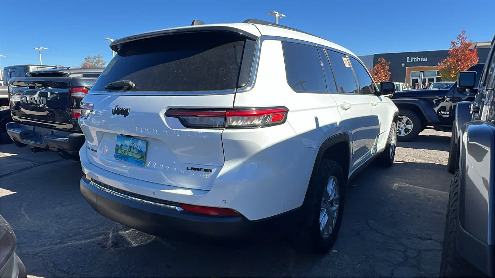 2021 Jeep Grand Cherokee Laredo photo 2