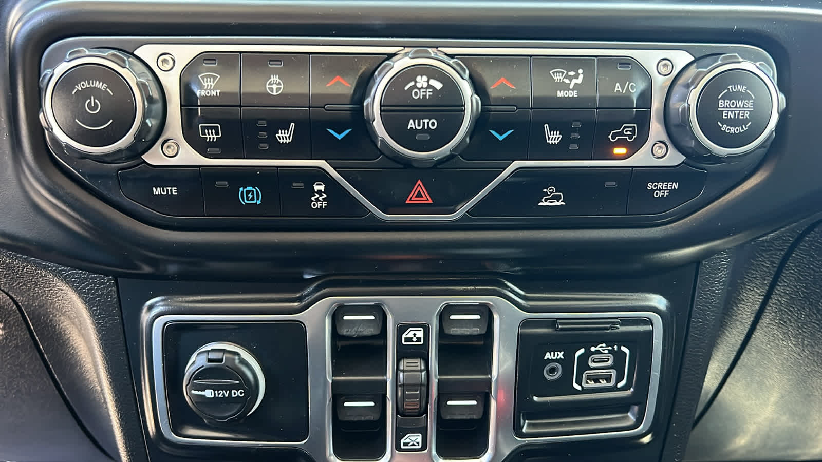 Thumbnail: 2021 Jeep Wrangler - 14