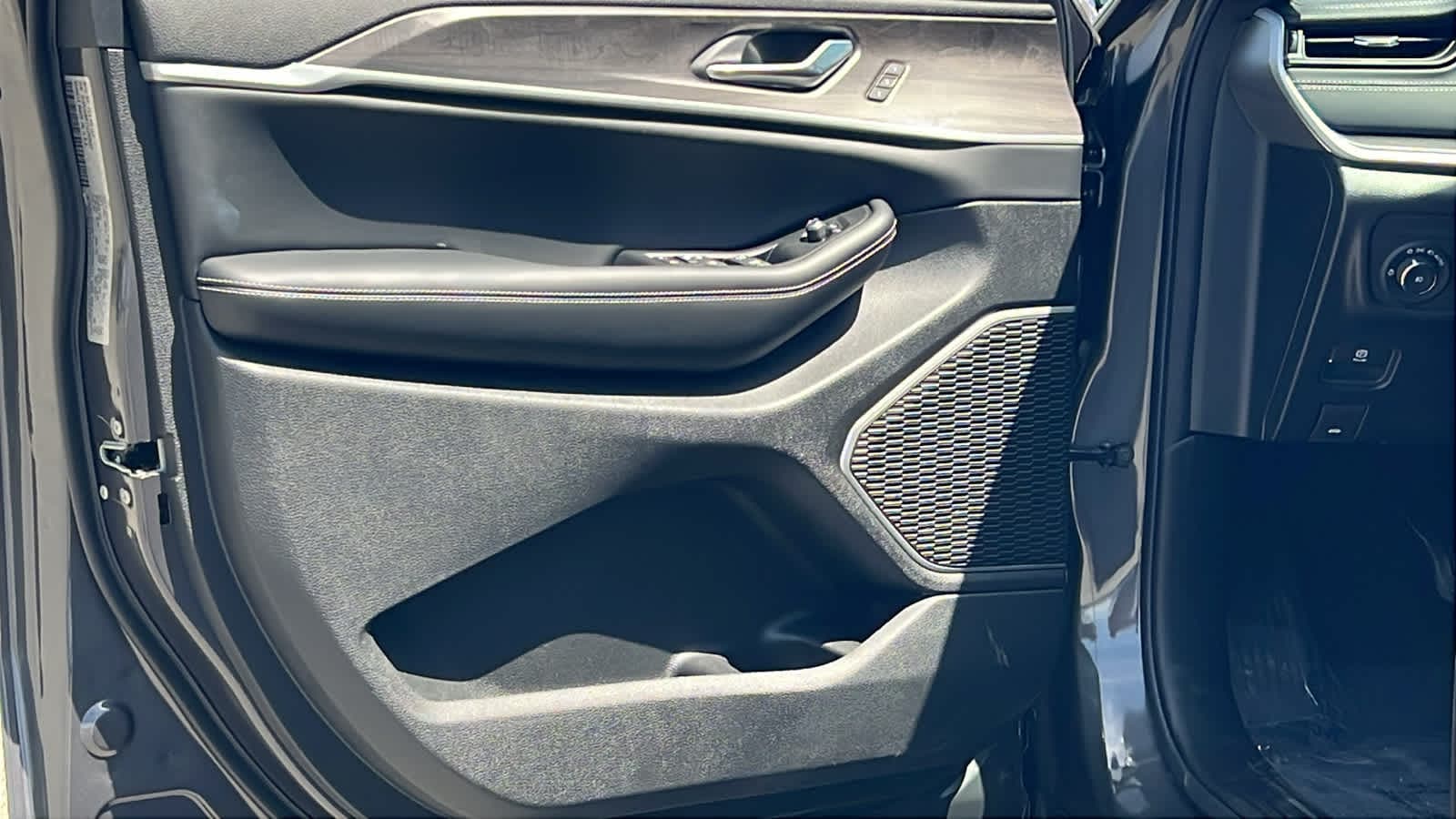 Thumbnail: 2026 Jeep Grand Cherokee - 23