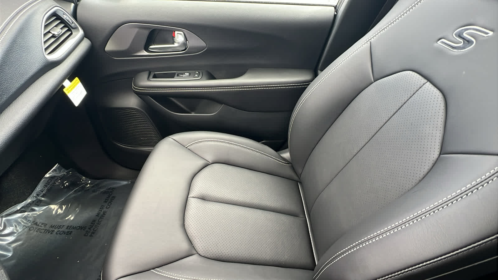 Thumbnail: 2026 Chrysler Pacifica - 12