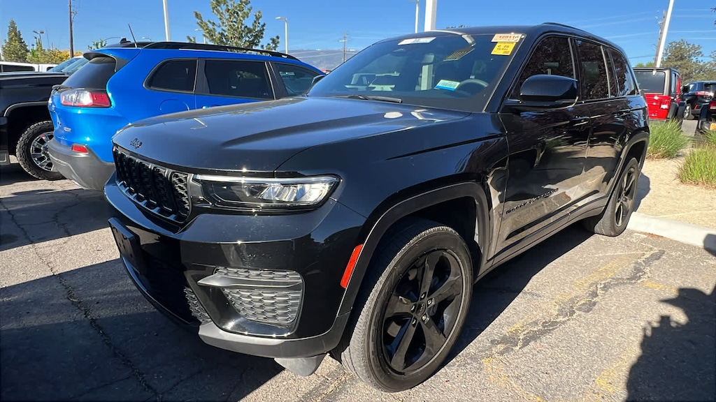 Used 2023 Jeep Grand Cherokee Altitude SUV
