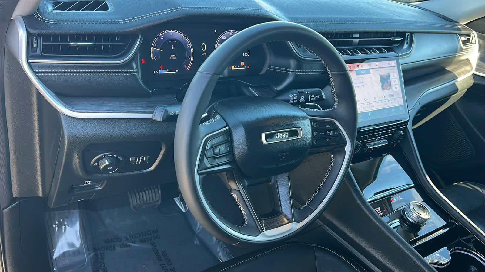 Thumbnail: 2023 Jeep Grand Cherokee - 10