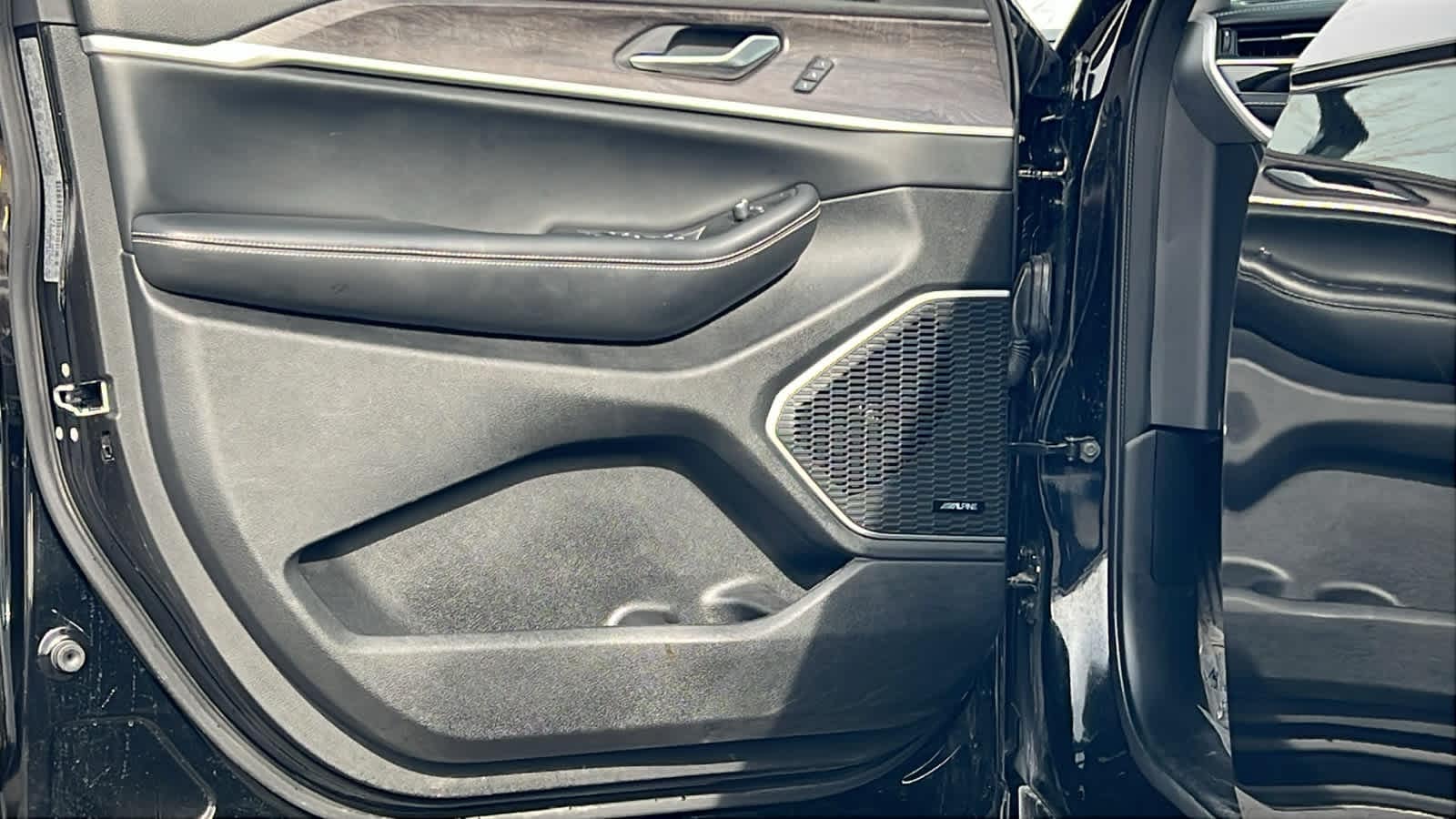 Thumbnail: 2022 Jeep Grand Cherokee - 23