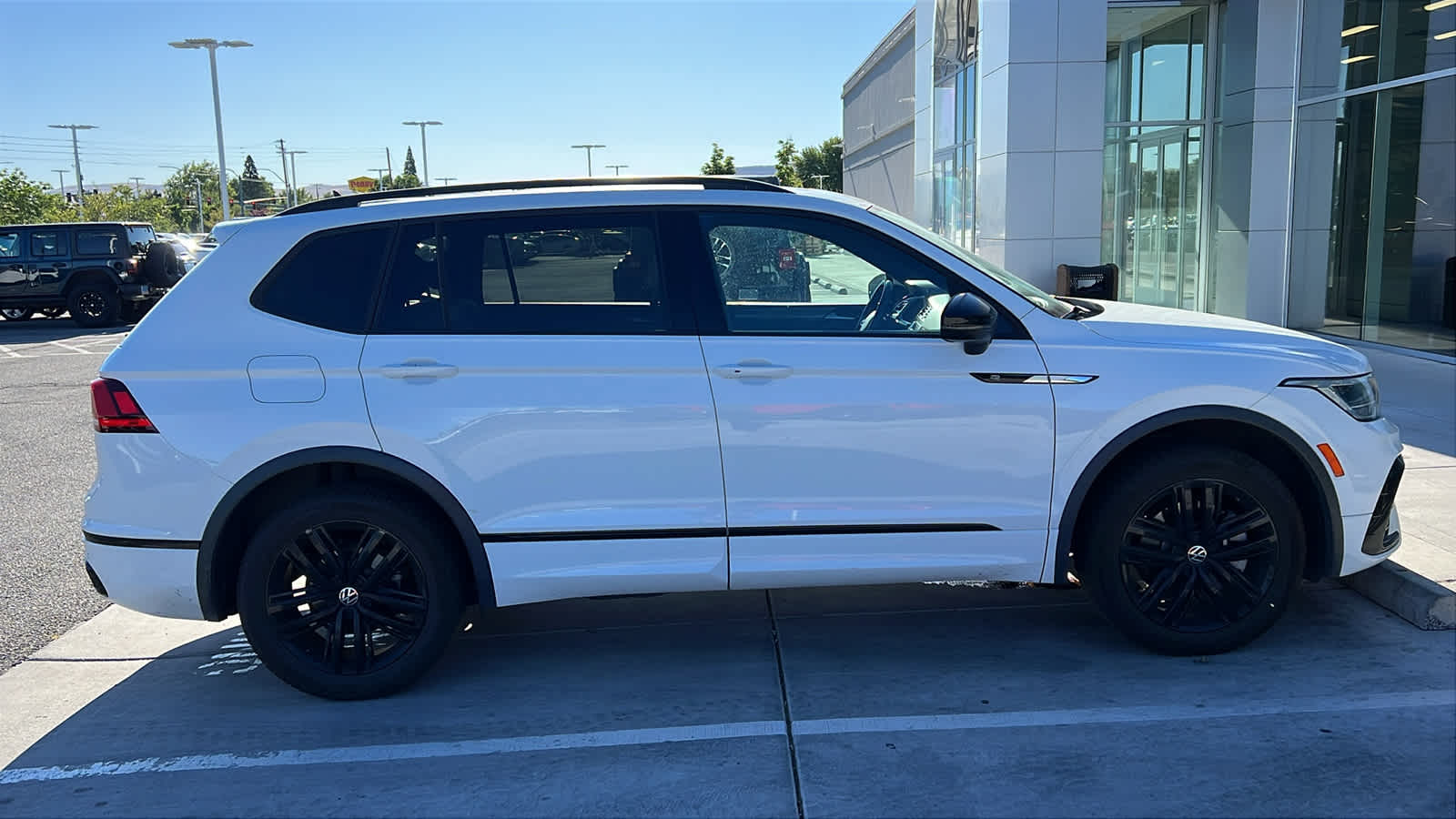 Thumbnail: 2022 Volkswagen Tiguan - 5