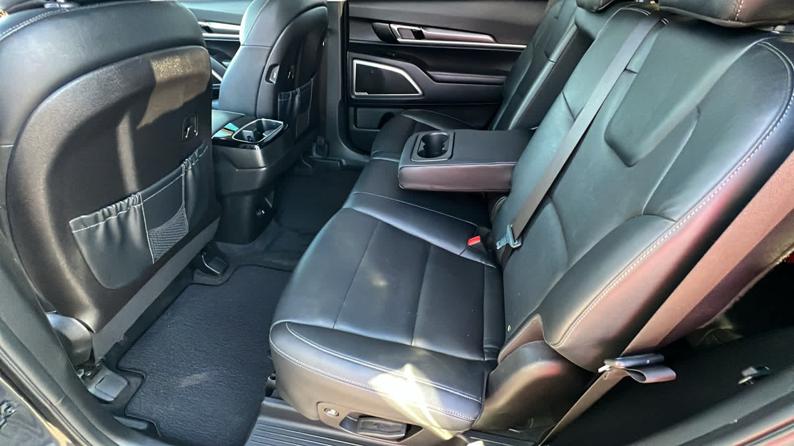 Thumbnail: 2022 Kia Telluride - 24