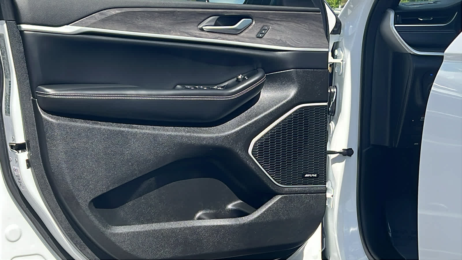 Thumbnail: 2024 Jeep Grand Cherokee - 23