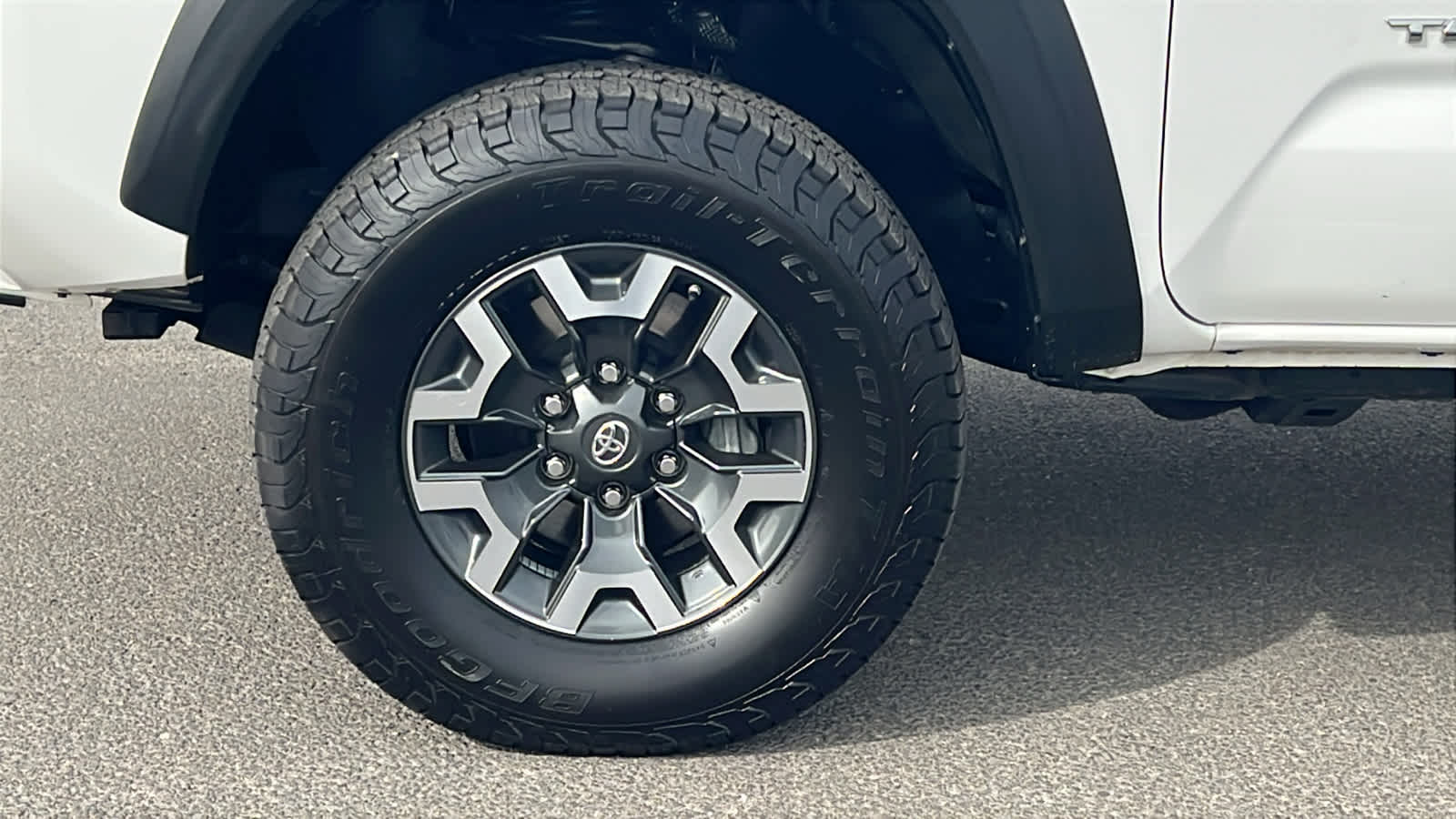 Thumbnail: 2018 Toyota Tacoma - 9