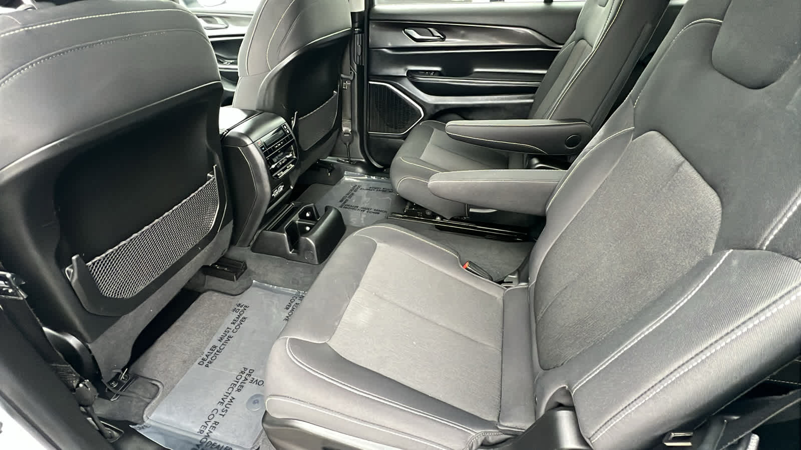 Thumbnail: 2022 Jeep Grand Cherokee - 24