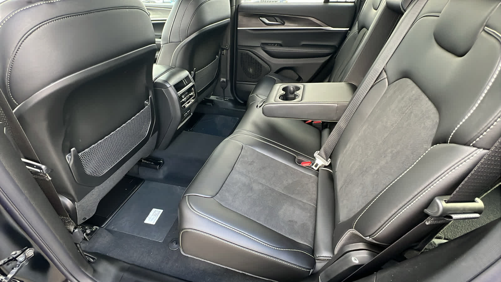 Thumbnail: 2026 Jeep Grand Cherokee - 24