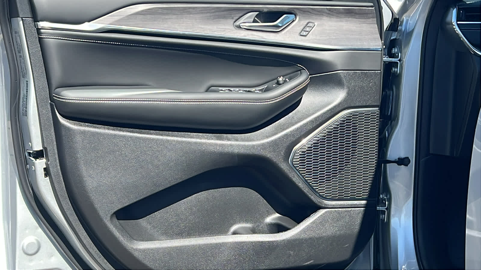 Thumbnail: 2025 Jeep Grand Cherokee L - 23