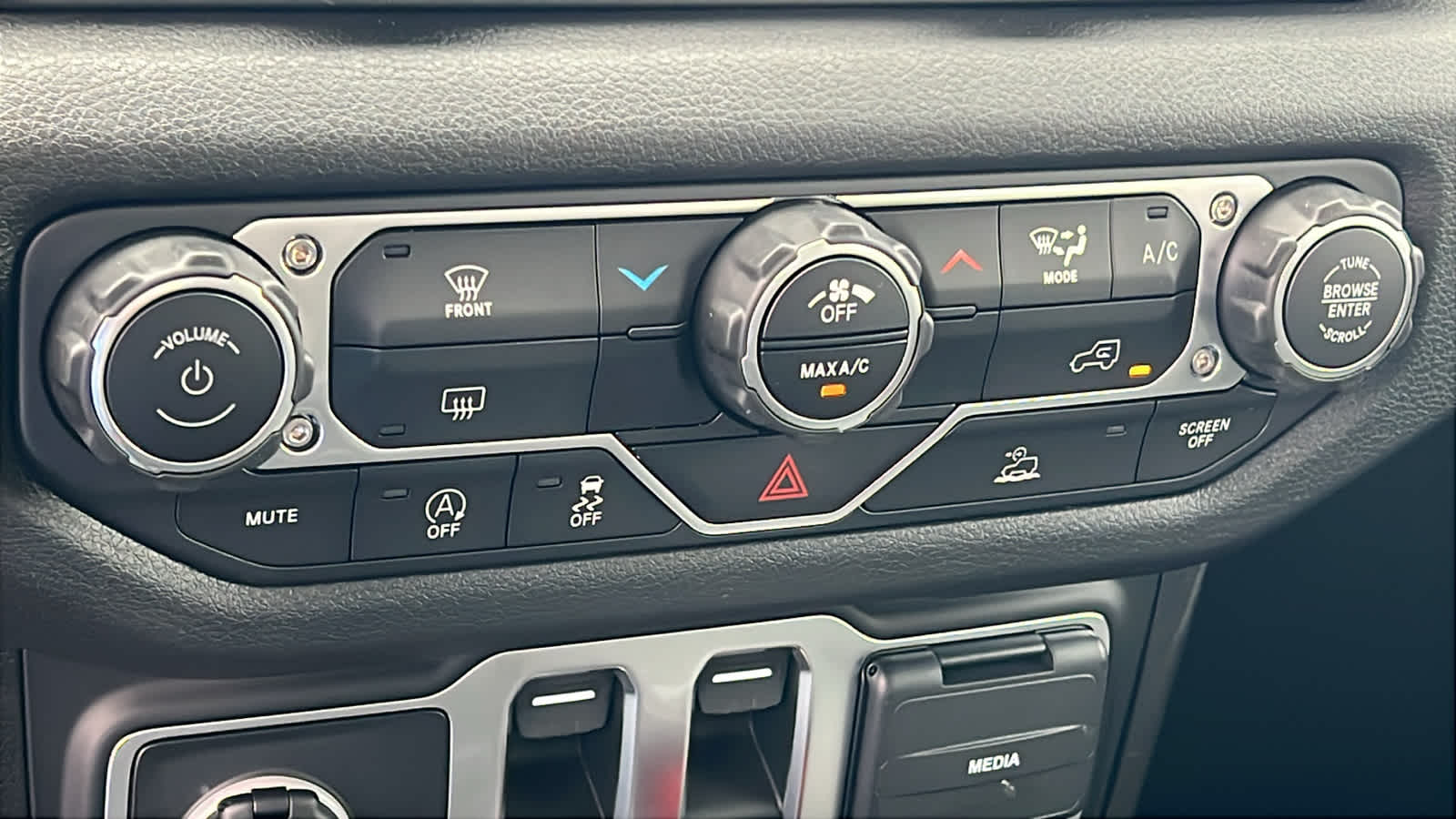 Thumbnail: 2025 Jeep Wrangler - 14