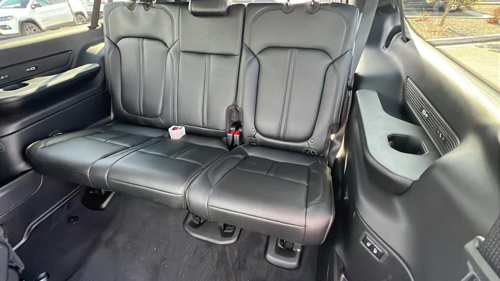 Thumbnail: 2026 Jeep Grand Wagoneer L - 31