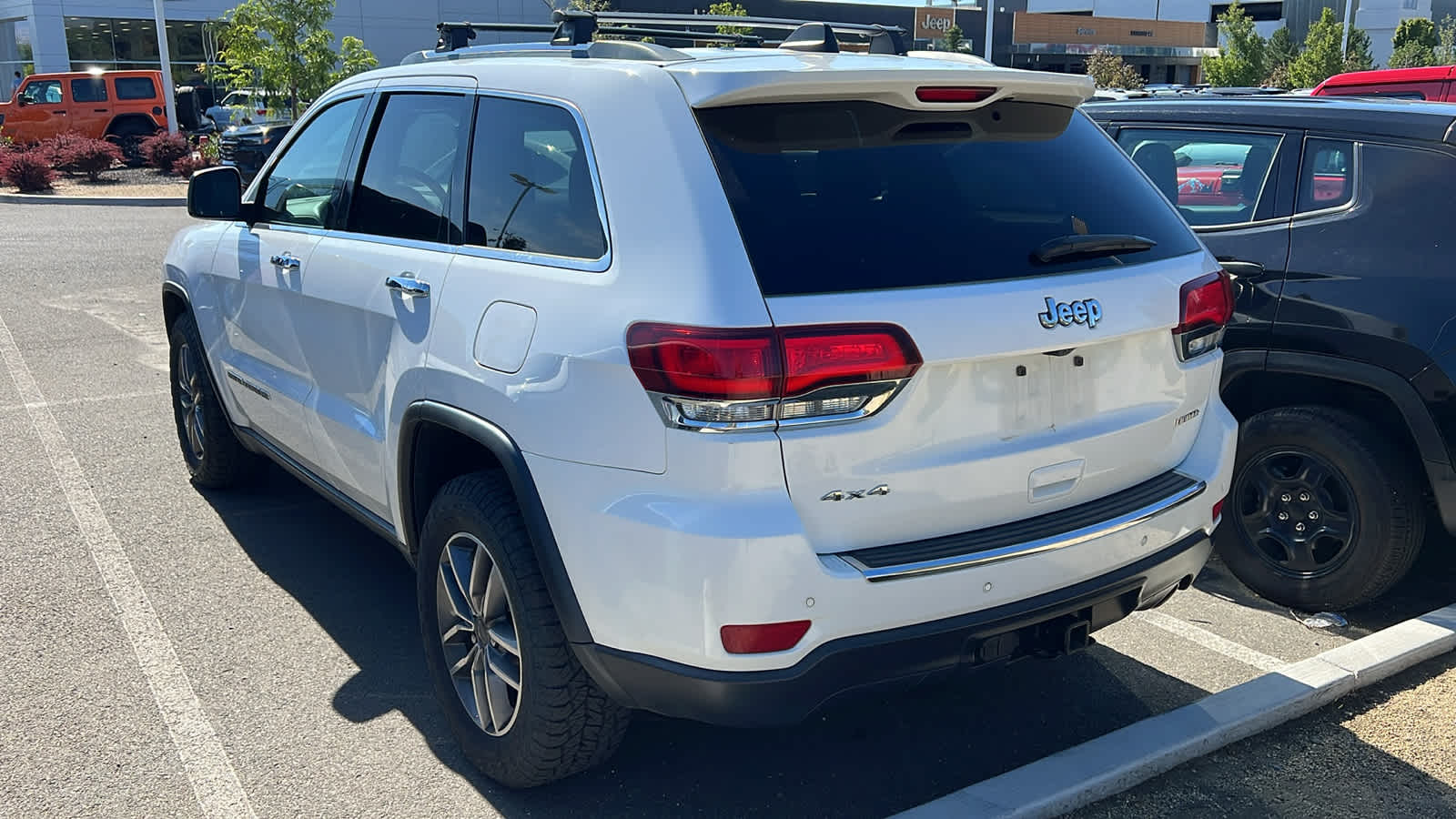 Thumbnail: 2020 Jeep Grand Cherokee - 8