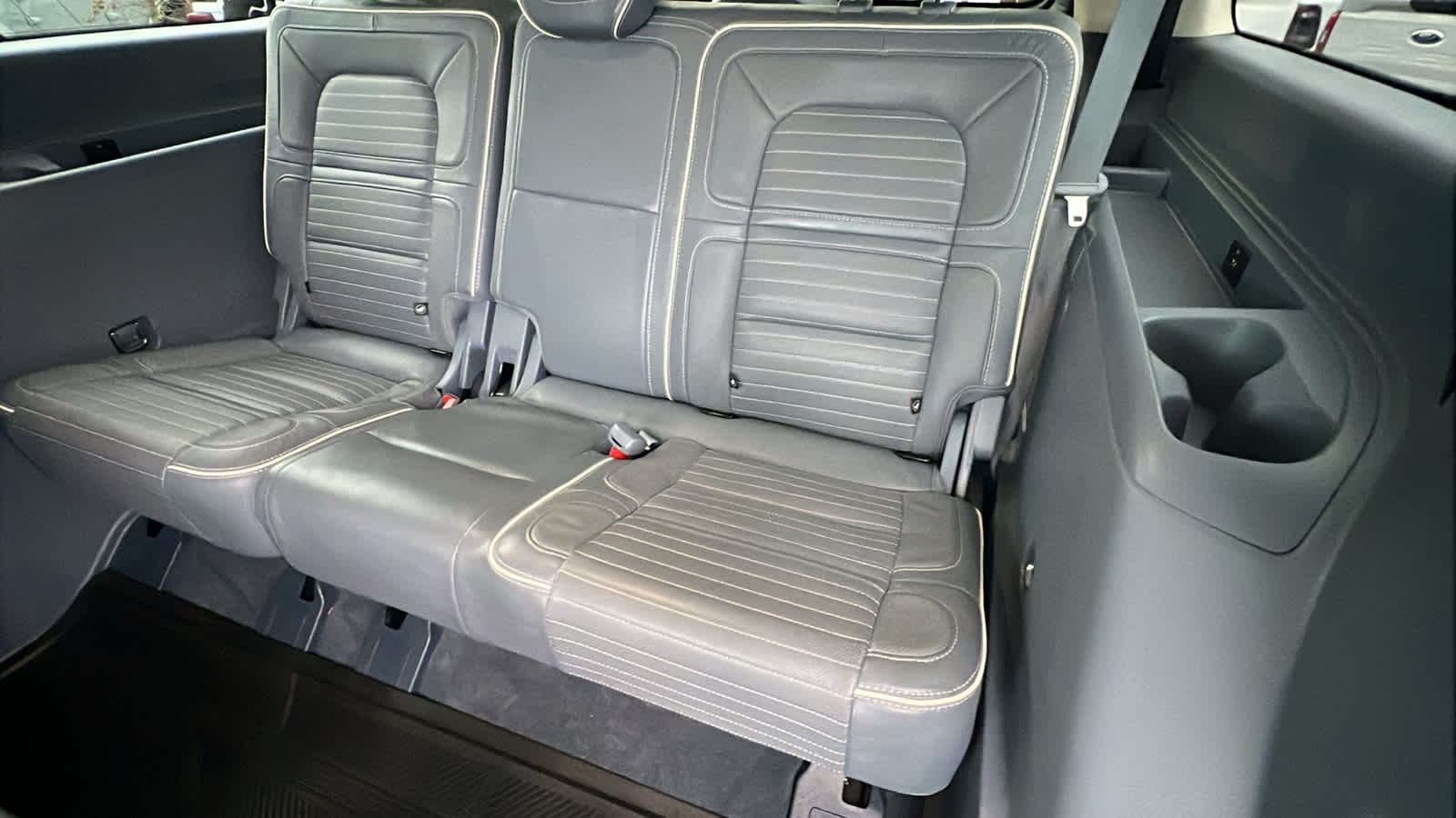 Thumbnail: 2021 Lincoln Navigator L - 31