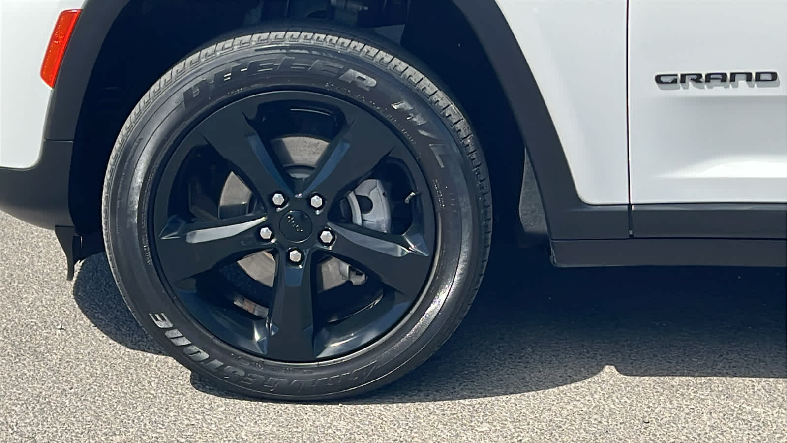 Thumbnail: 2023 Jeep Grand Cherokee - 9