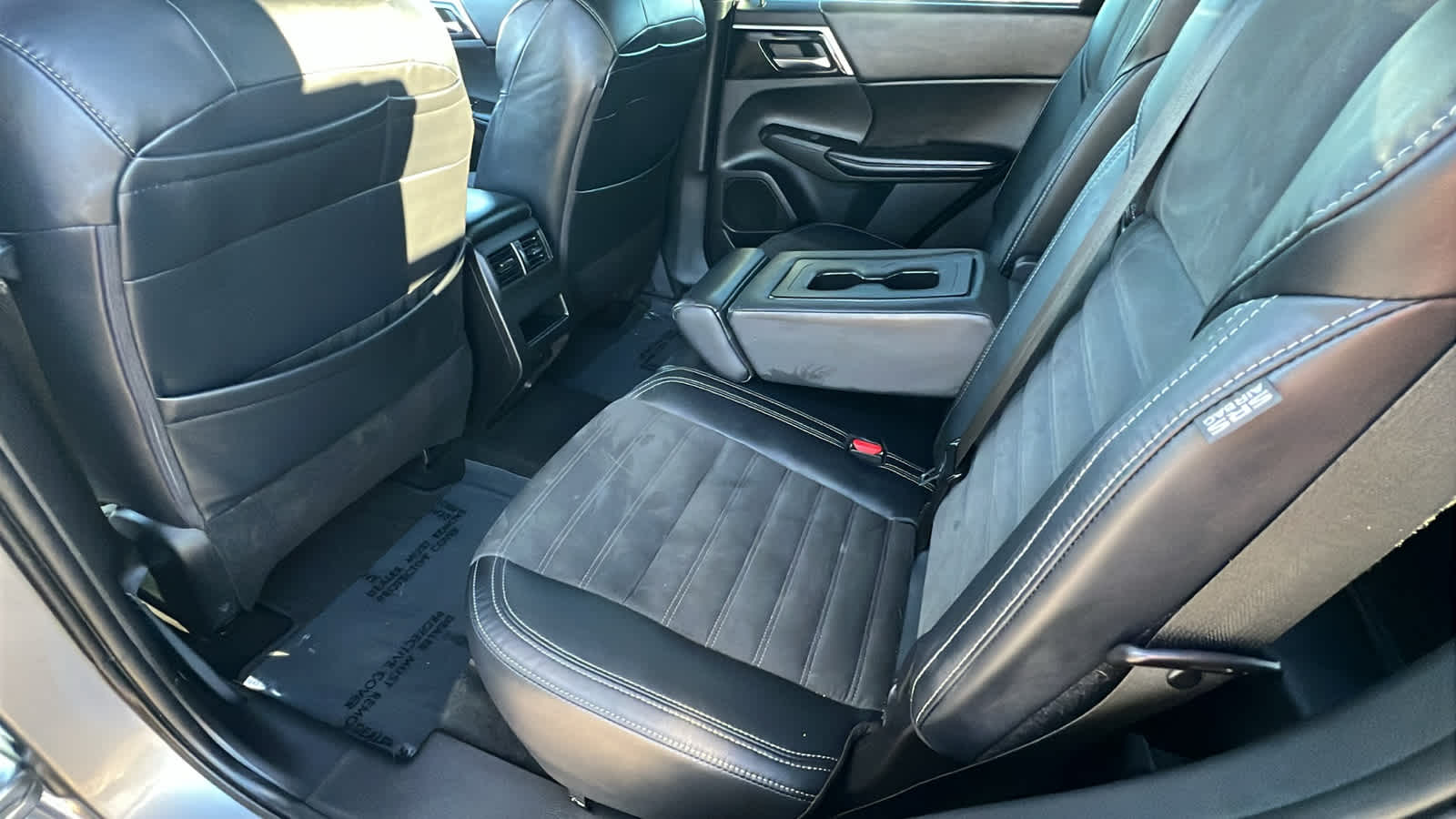 Thumbnail: 2022 Mitsubishi Outlander - 24