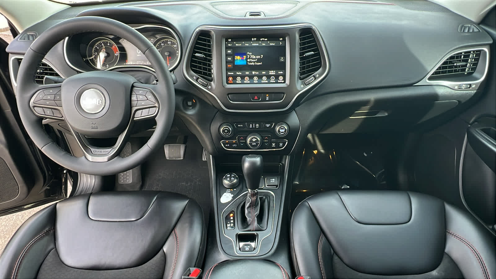 Thumbnail: 2022 Jeep Cherokee - 26