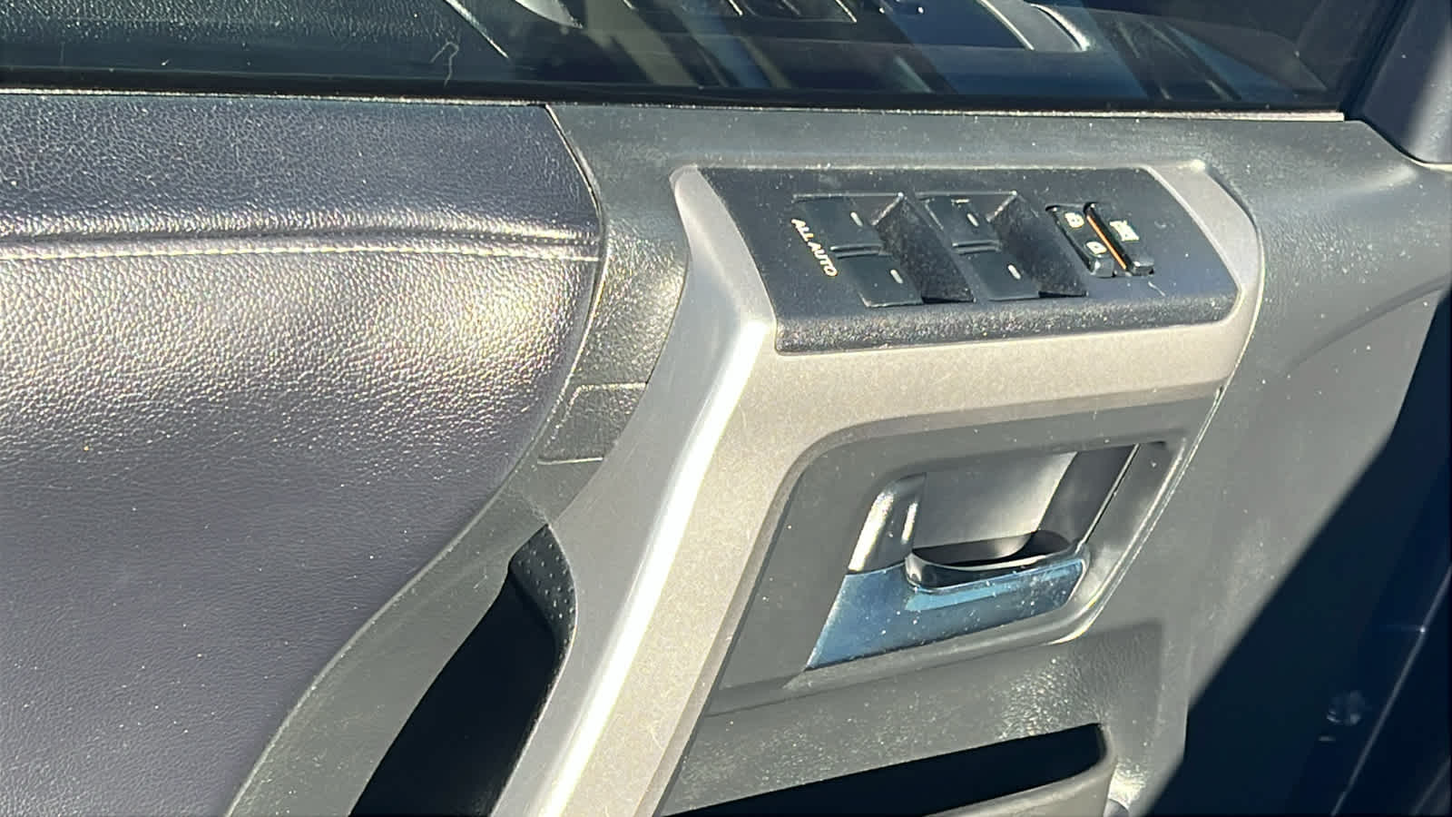 Thumbnail: 2018 Toyota 4Runner - 22