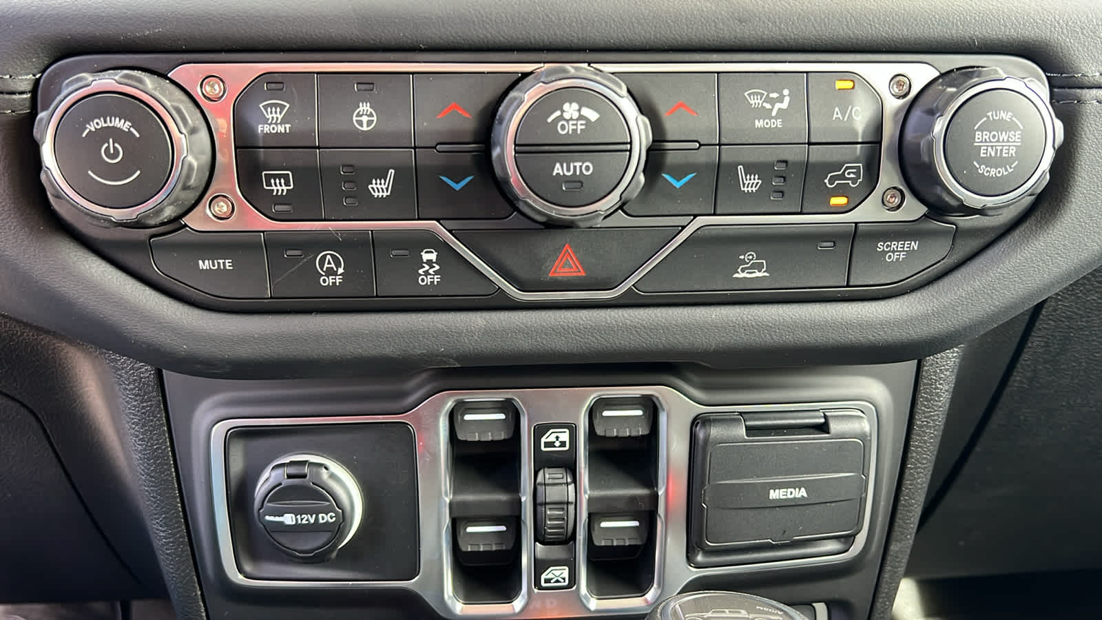 Thumbnail: 2026 Jeep Gladiator - 14