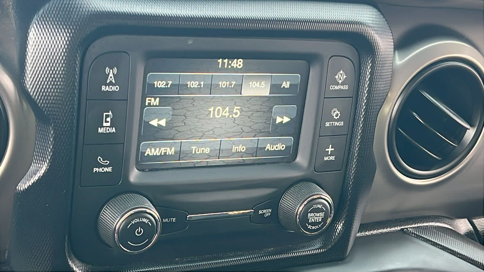 Thumbnail: 2019 Jeep Wrangler - 15