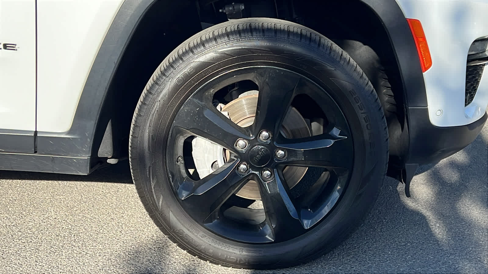 Thumbnail: 2023 Jeep Grand Cherokee - 3