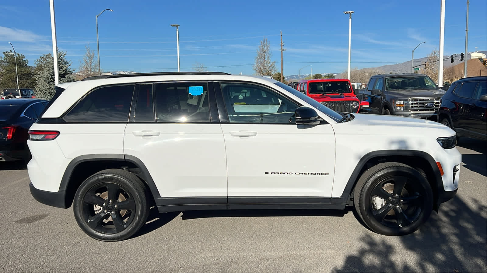 Thumbnail: 2023 Jeep Grand Cherokee - 4