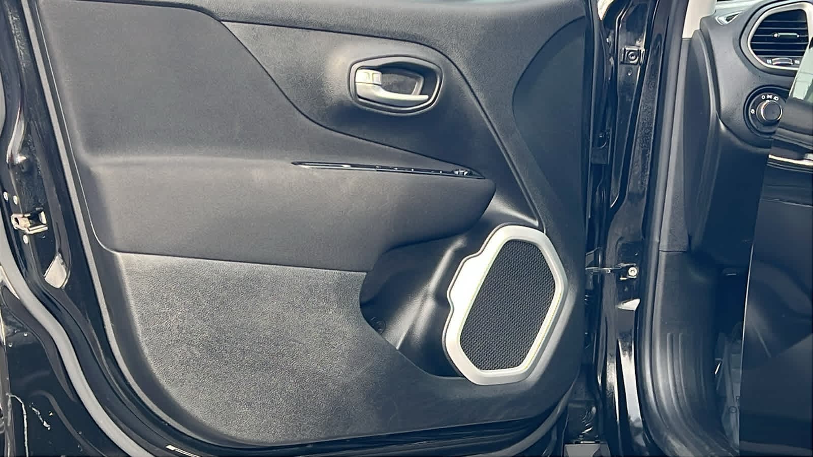 Thumbnail: 2021 Jeep Renegade - 23