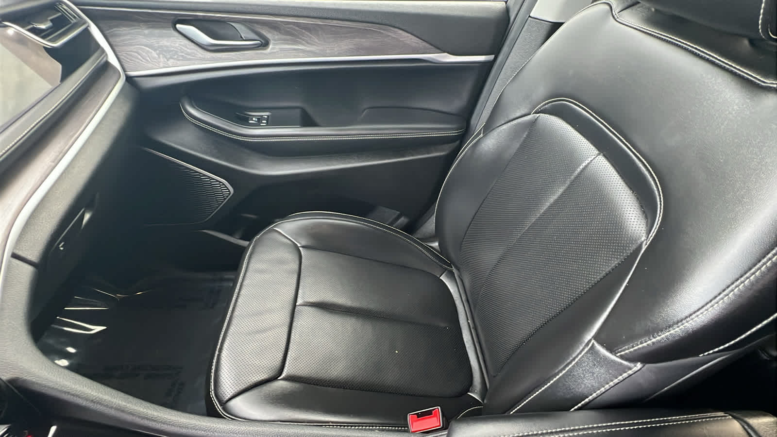 Thumbnail: 2023 Jeep Grand Cherokee - 12