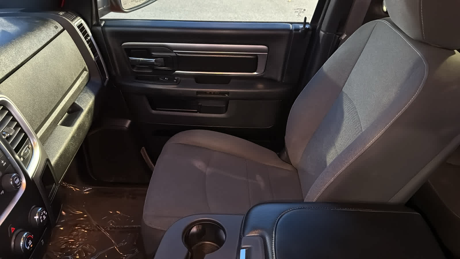 Thumbnail: 2022 RAM 1500 Classic - 12