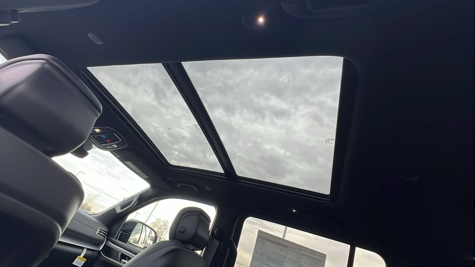 Thumbnail: 2025 Jeep Wagoneer - 32