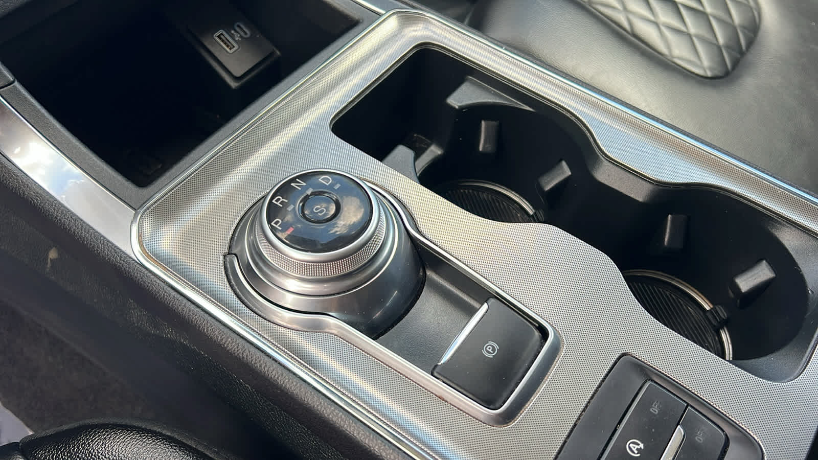 2024 Ford Edge Titanium - Photo 13