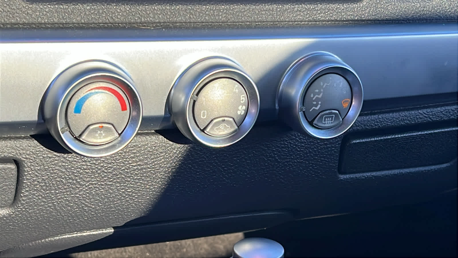 Thumbnail: 2005 Chevrolet SSR - 14